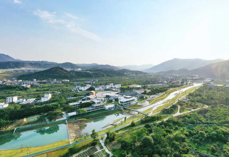 “土地整治+生态修复”后的流溪河支流鸭洞河俯瞰图,全域土地综合整治 “土地整治+生态修复”后的流溪河支流鸭洞河俯瞰图,全域土地综合整治